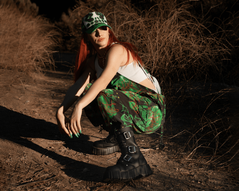 preto calçados J6V0X219 Bota dirigível anárquica com 3 fivelas mulheres T.U.K. Footwear