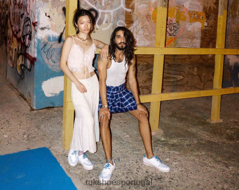 vermelho azul calçados J6V0X239 tênis entrelaçado com acabamento mulheres T.U.K. Footwear